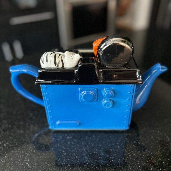 Swineside Ceramics Blue Cook Stove Ceramic Teapot Blue Cat Sleeping Signed 1992 - Picture 2 of 8